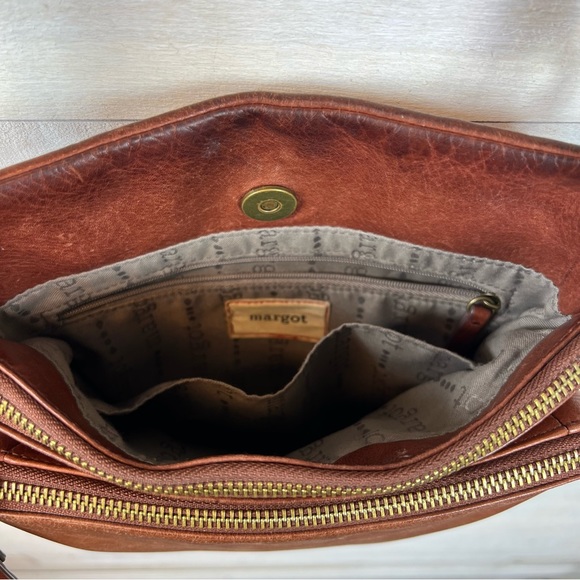 Margot Hobo Crossbody Purse Brown Leather Bag Pockets Adjustable Strap Logo - Picture 3 of 14